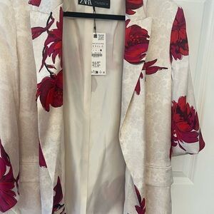 Women’s Zara silk like fabric XL blazer - white with red roses- RRP $89.99